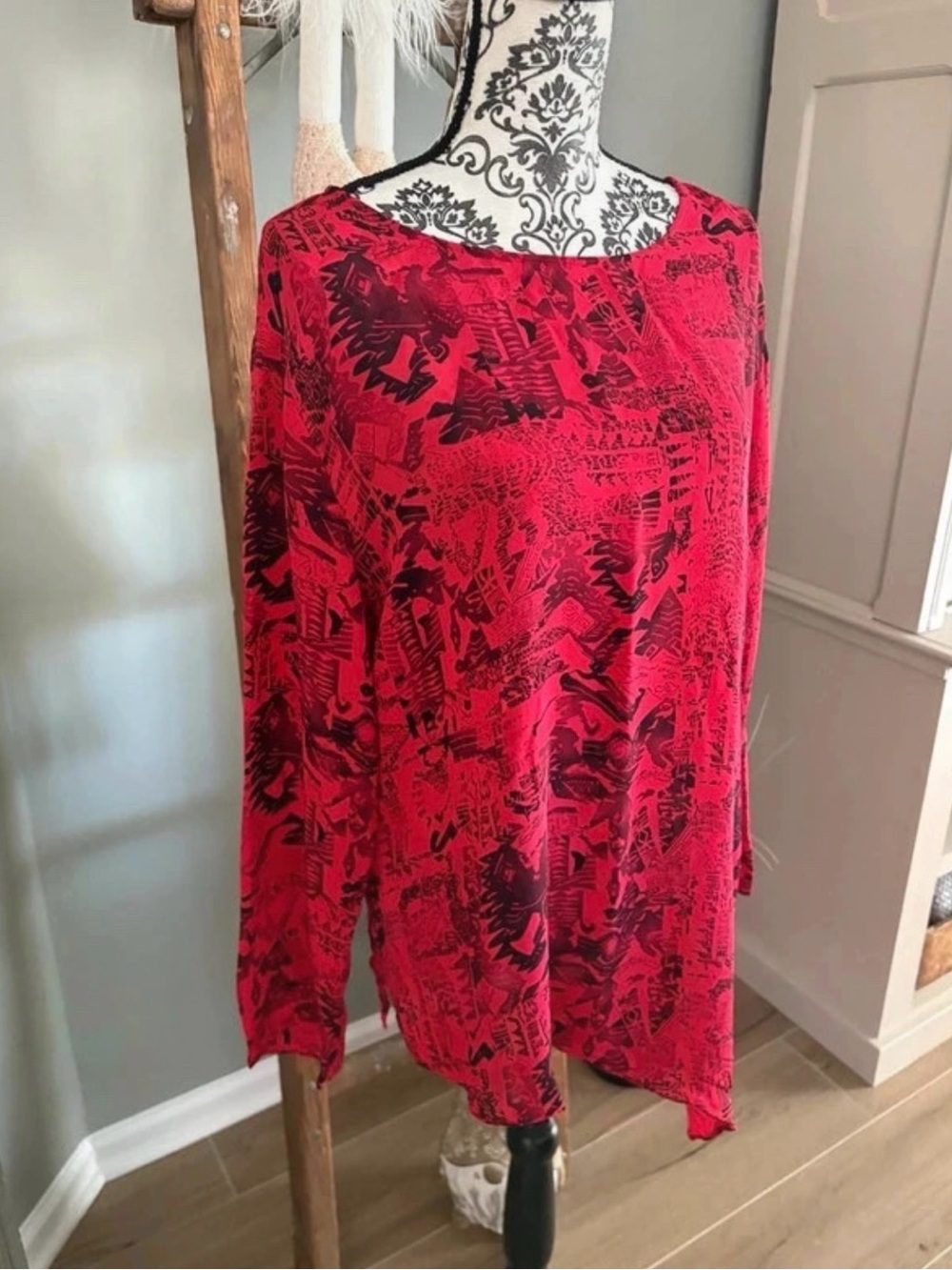 Chico’s Red Printed Women’s Top - Stylish Long Sleeve 100% silk
